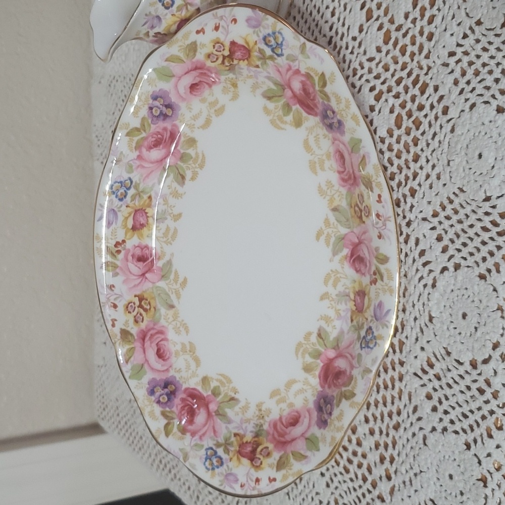 Petite Royal Albert sugar and creamer Serena pattern - Picture 4 of 4